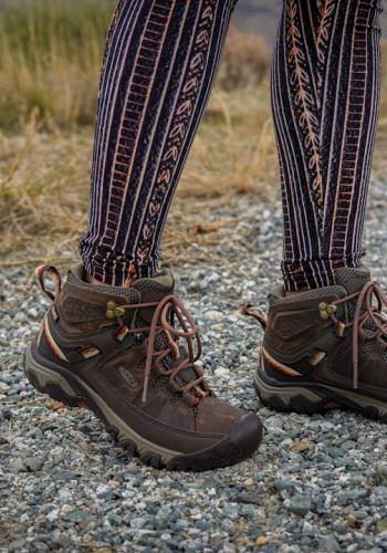 photo 1603920346280 75b4832fb6a7cropentropycstinysrgbfitmaxfmjpgixidM3wxNDA1NTd8MHwxfHNlYXJjaHw2Nnx8dHJla2tpbmclMjBhZGlkYXMlMjBjb21iYXQlMjBib290c3xlbnwxfDB8fHwxNzU2NTY1Njg2fDAixlibrb 4.1.0q80w1080